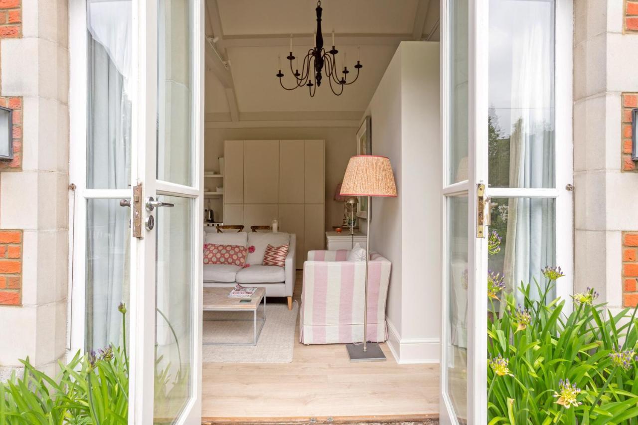 The Annexe - Beautiful Apartment With Garden Close To Heathrow And Windsor Staines-upon-Thames Zewnętrze zdjęcie