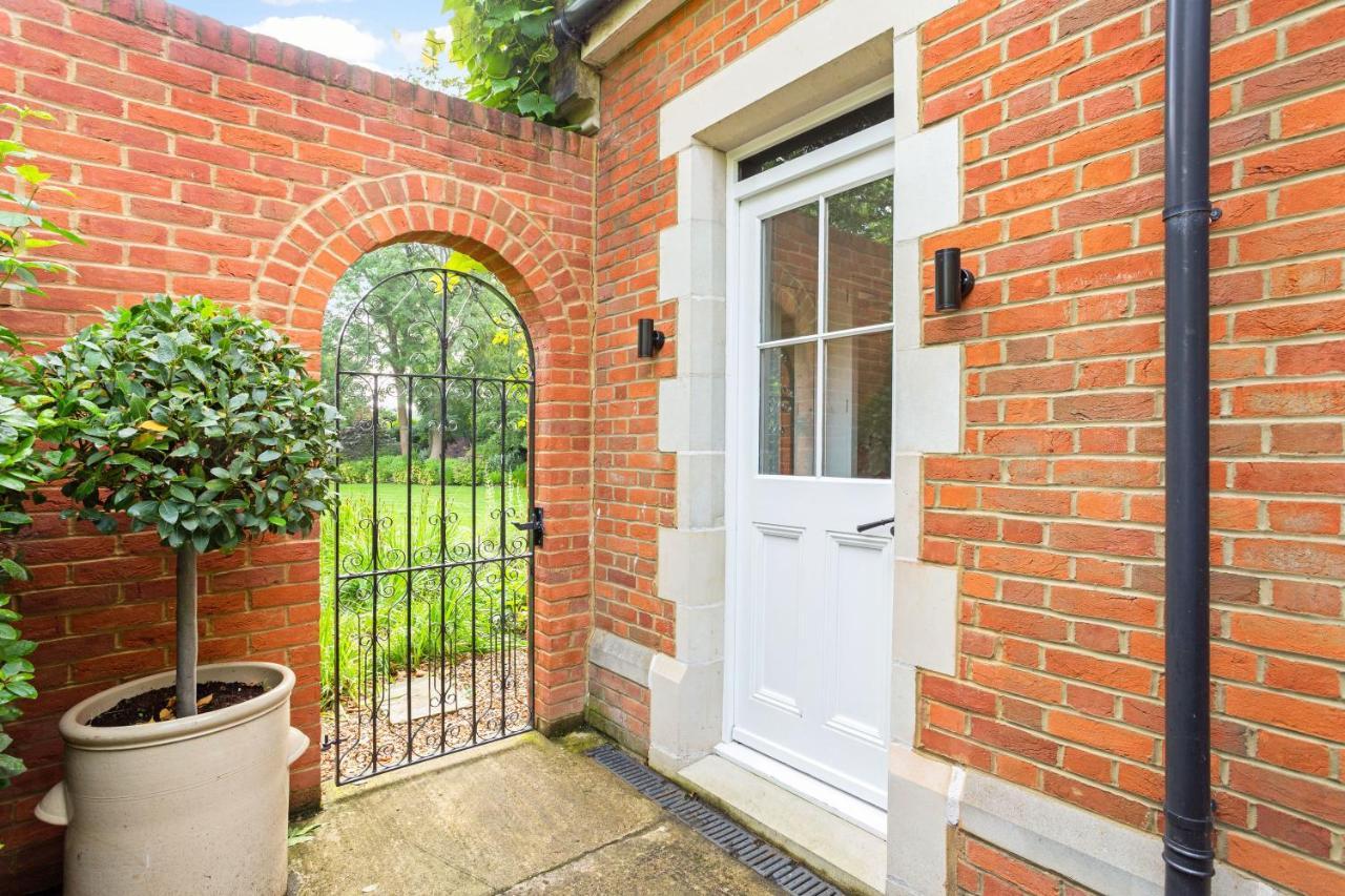 The Annexe - Beautiful Apartment With Garden Close To Heathrow And Windsor Staines-upon-Thames Zewnętrze zdjęcie