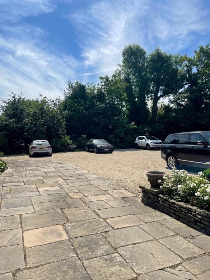The Annexe - Beautiful Apartment With Garden Close To Heathrow And Windsor Staines-upon-Thames Zewnętrze zdjęcie